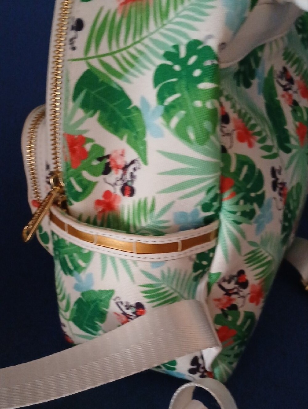 Loungefly White & Green Mickey Tropical Leaf Mini Backpack Like New - Picture 5 of 8